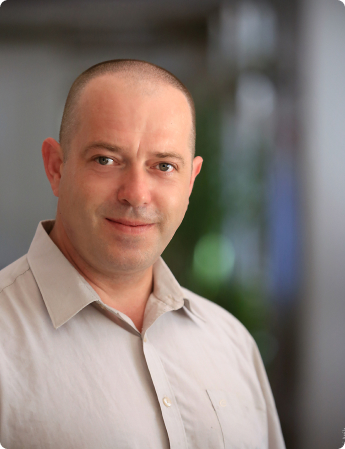 Balázsi Róbert portréja a Békéscsabai Jókai Színházban