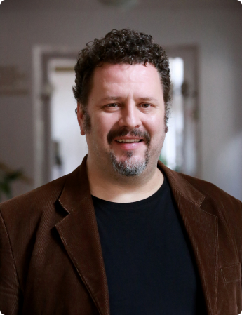 Csurulya Csongor portréja a Békéscsabai Jókai Színházban