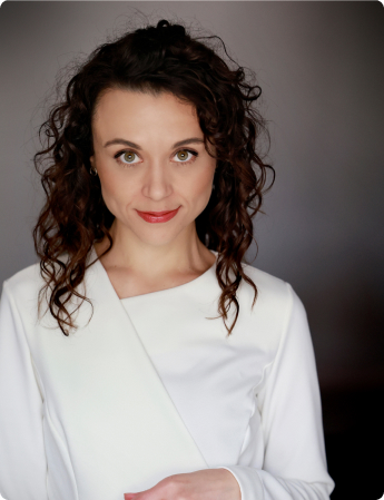 Földesi Ágnes Villő portréja a Békéscsabai Jókai Színházban