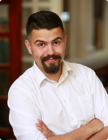 Lévai Attila portréja a Békéscsabai Jókai Színházban