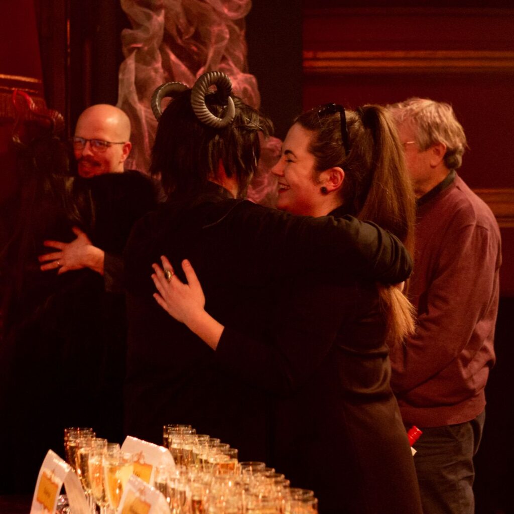 Szegény ördög premier