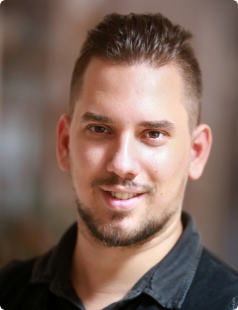 Puskás Dániel portréja a Békéscsabai Jókai Színházban