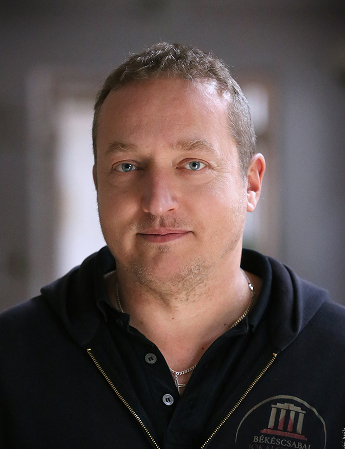 Bandl András portréja a Békéscsabai Jókai Színházban