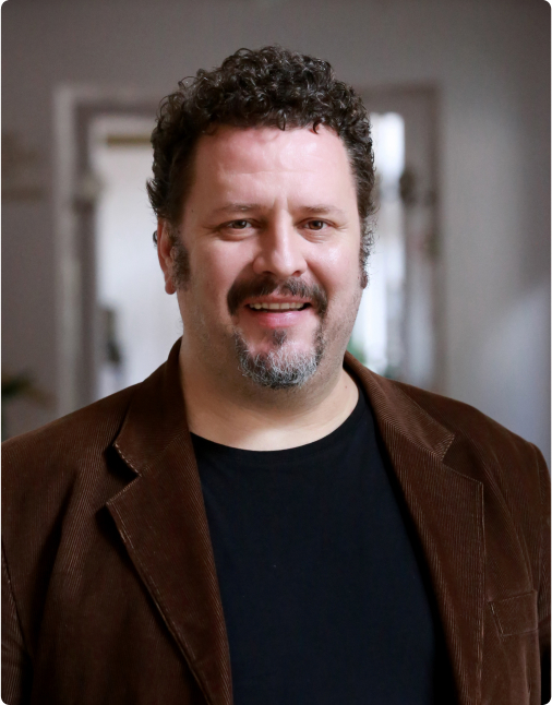 Csurulya Csongor portréja a Békéscsabai Jókai Színházban