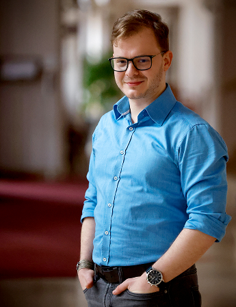 Falusi Balázs Áron portréja a Békéscsabai Jókai Színházban