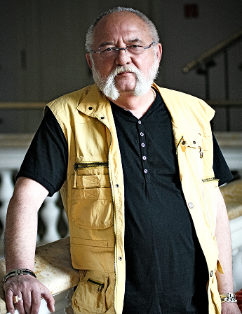 Lakatos Károly portréja a Békéscsabai Jókai Színházban