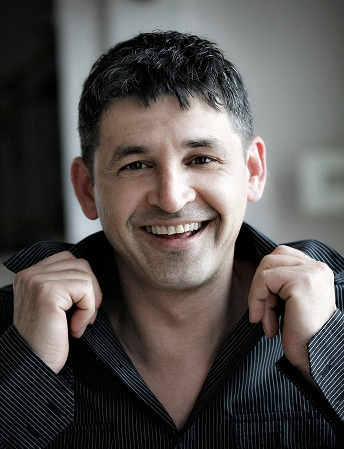 Petrovszki Árpád portréja a Békéscsabai Jókai Színházban