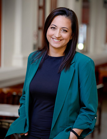 Soczó-Tóth Edit portréja a Békéscsabai Jókai Színházban