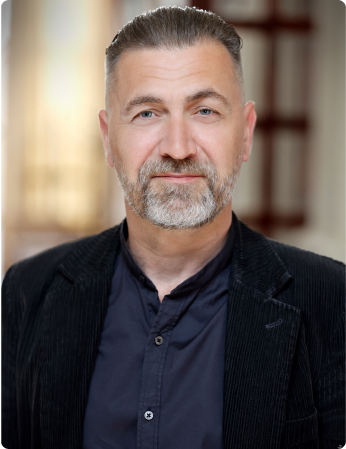 Tege Antal portréja a Békéscsabai Jókai Színházban